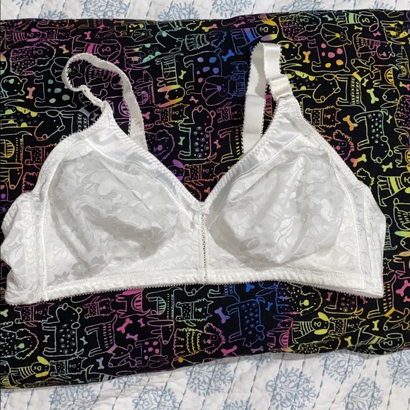 Bali Other - Bali white wireless pad free Bra size 42C